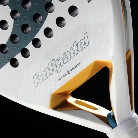 Ракетка для падела BULLPADEL Pearl 26, 493804, для профессионалов, карбон, бело-серый за 35&nbsp;929.50 ₽ купить в Казани
